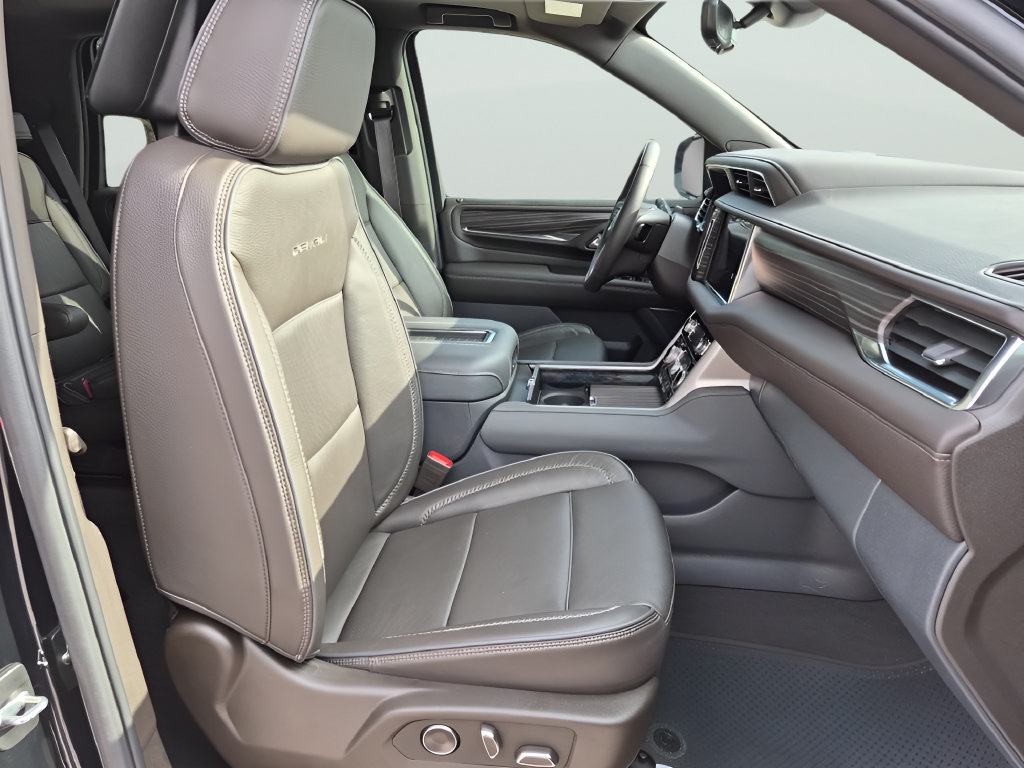 Used 2024 GMC Yukon Denali w/ Advanced Technology Package AWD/4WD image 36