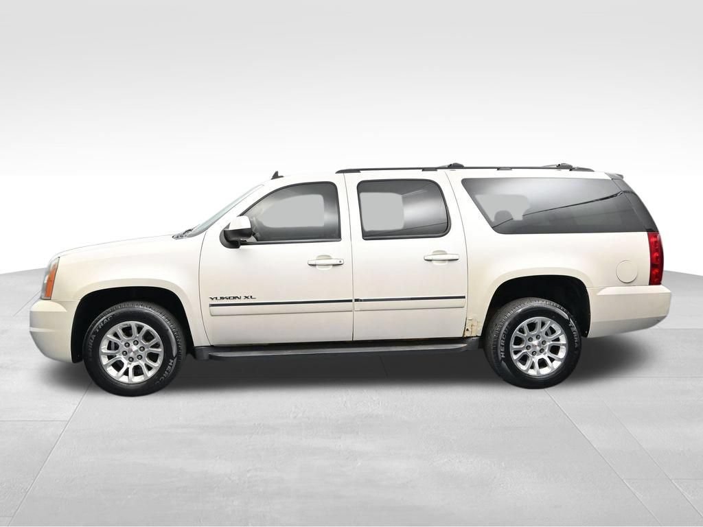 Used 2011 GMC Yukon XL SLT w/ SLT-2 Equipment Package AWD/4WD image 2