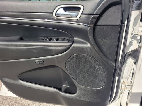 Used 2022 Jeep Grand Cherokee Limited image 22