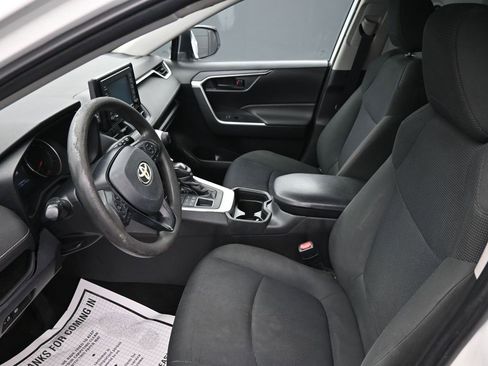Used 2020 Toyota RAV4 LE image 11