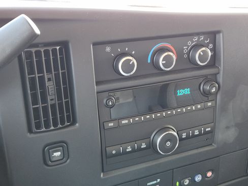 New 2025 Chevrolet Express 3500 image 24
