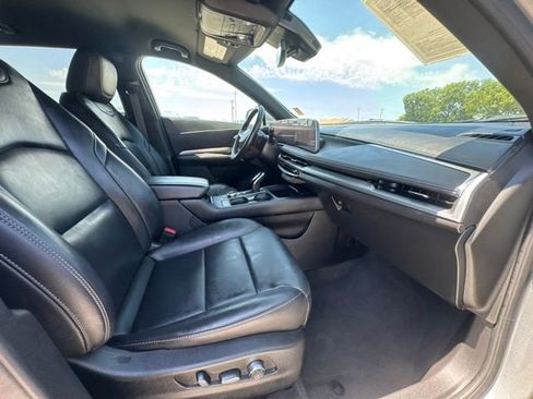 Used 2025 Cadillac XT4 Premium Luxury FWD image 20