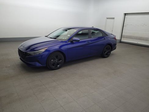 Used 2023 Hyundai Elantra SEL w/ Cargo Package FWD image 2