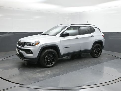 New 2026 Jeep Compass Latitude AWD/4WD image 34