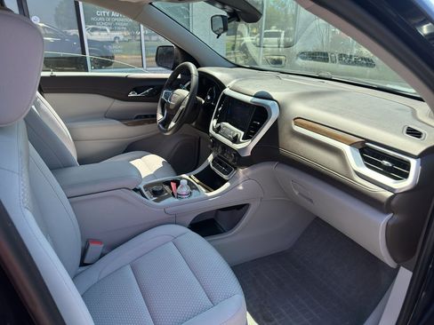 Used 2022 GMC Acadia SLE image 11