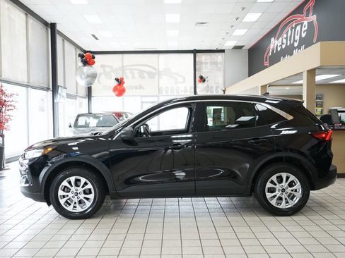 Used 2023 Ford Escape Active w/ Tech Pack #1 AWD/4WD image 3