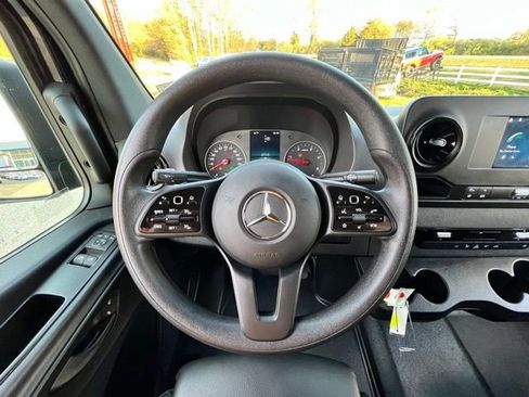 Used 2024 Mercedes-Benz Sprinter 2500 image 25