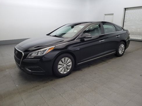 Used 2016 Hyundai Sonata SE image 2