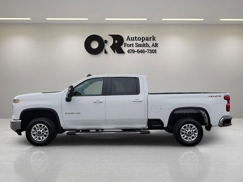 Used 2025 Chevrolet Silverado 2500 LT w/ Convenience Package image 3