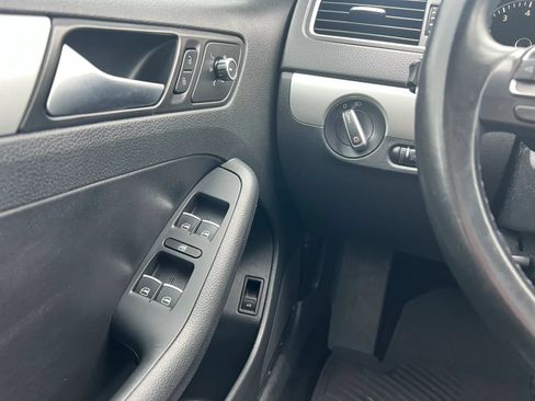 Used 2014 Volkswagen Jetta SE FWD image 17