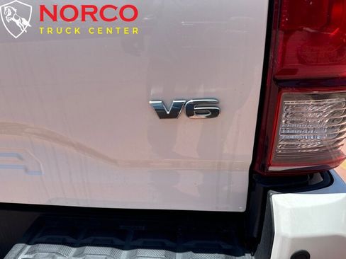 Used 2018 Toyota Tacoma TRD Sport w/ Technology Package image 13