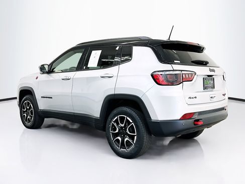Used 2025 Jeep Compass Trailhawk AWD/4WD image 5
