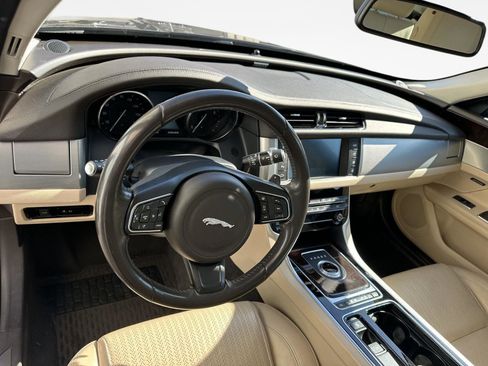 Used 2017 Jaguar XF Prestige image 10