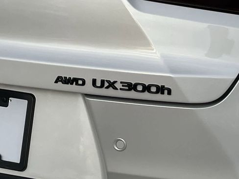 Used 2025 Lexus UX 300h AWD image 39