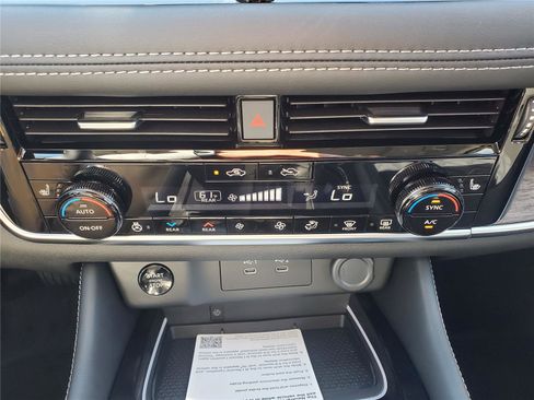 New 2026 Nissan Rogue Platinum w/ Platinum Premium Package AWD/4WD image 17