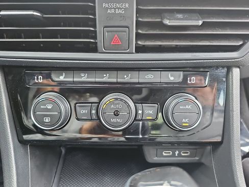 Used 2024 Volkswagen Jetta SE FWD image 19