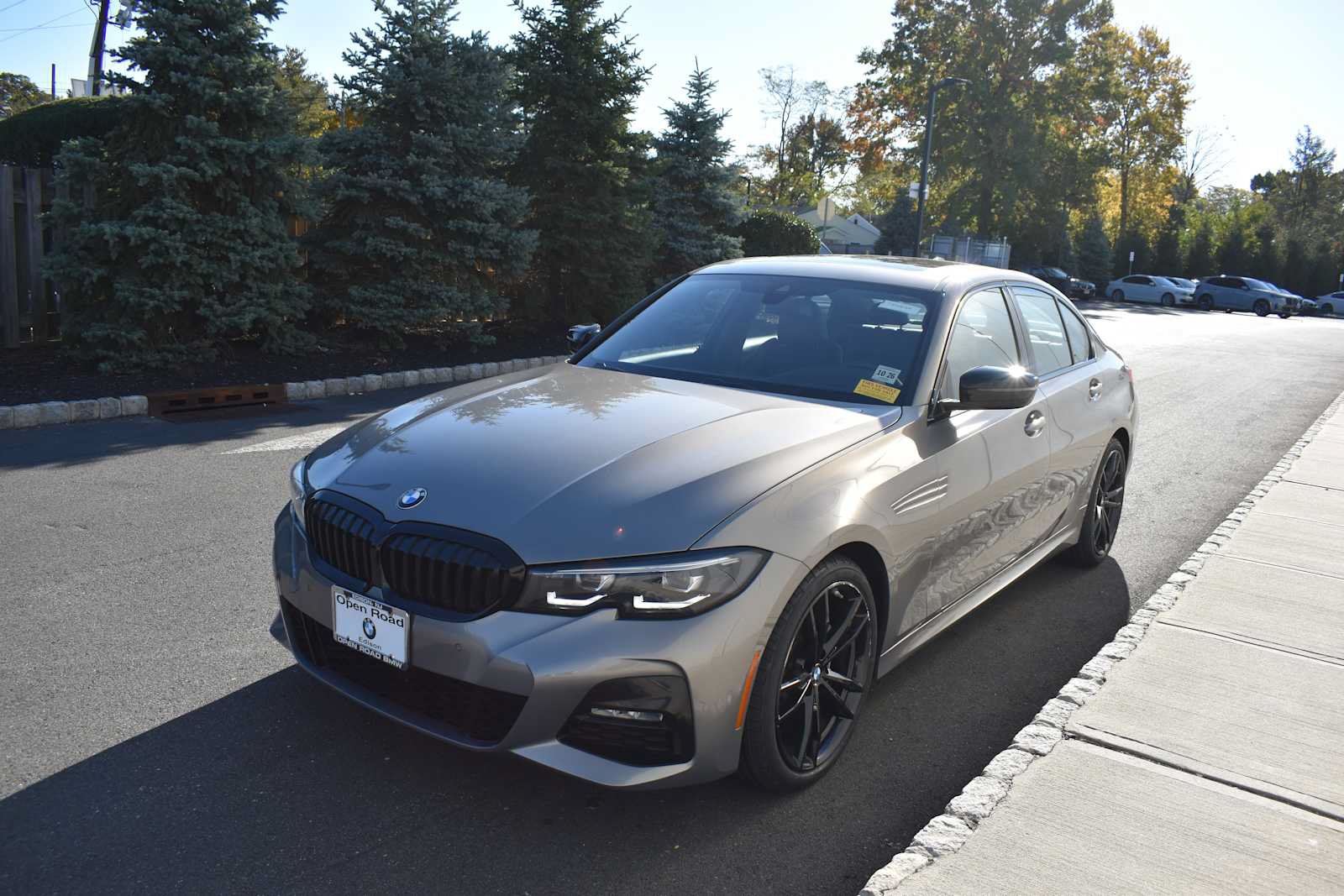 Used 2022 BMW 330i xDrive Sedan w/ M Sport Package AWD/4WD image 3