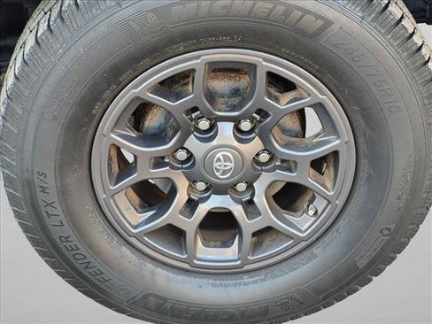 Used 2018 Toyota Tacoma SR5 RWD image 15