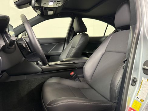 Used 2024 Lexus IS 300 w/ Comfort Package RWD image 5