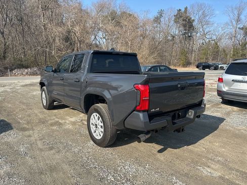 Used 2025 Toyota Tacoma SR5 image 3