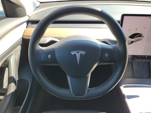 Used 2021 Tesla Model 3 Standard Range Plus image 18