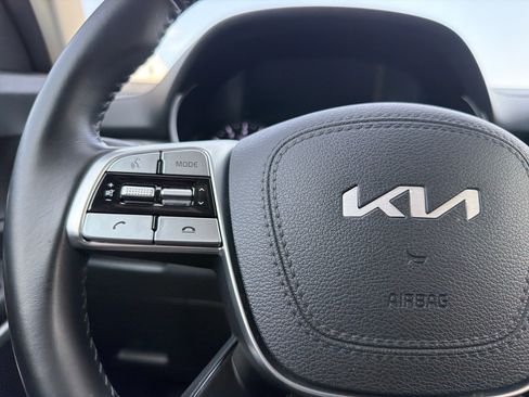 Used 2022 Kia Telluride S FWD image 9