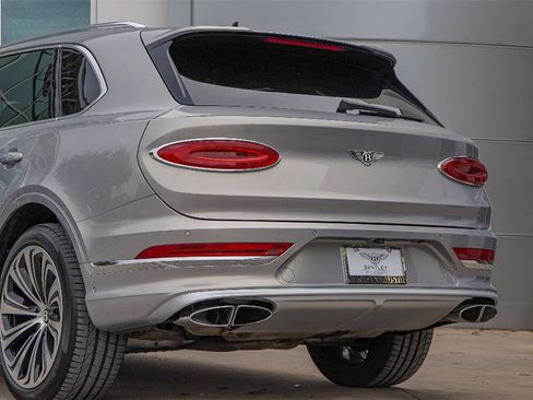 Certified 2024 Bentley Bentayga Extended Wheelbase image 16