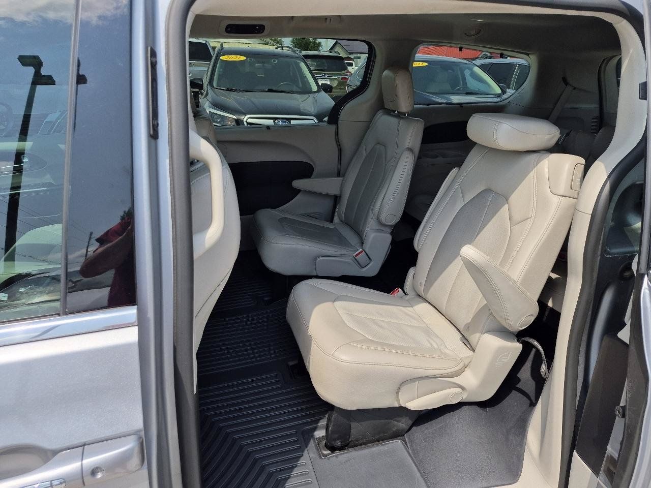 Used 2021 Chrysler Pacifica Touring-L FWD image 12