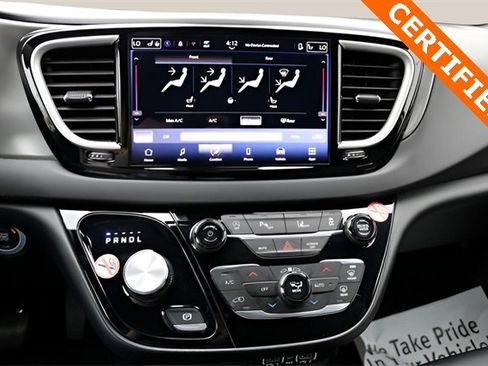 Used 2025 Chrysler Pacifica Select image 23