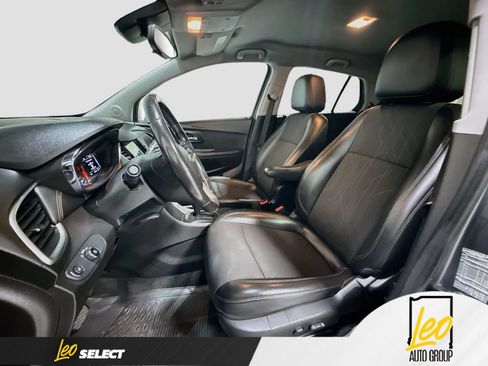 Used 2019 Chevrolet Trax LT w/ LT Convenience Package AWD/4WD image 22