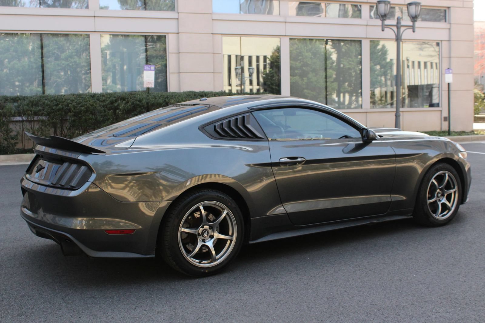 Used 2016 Ford Mustang Premium RWD image 7