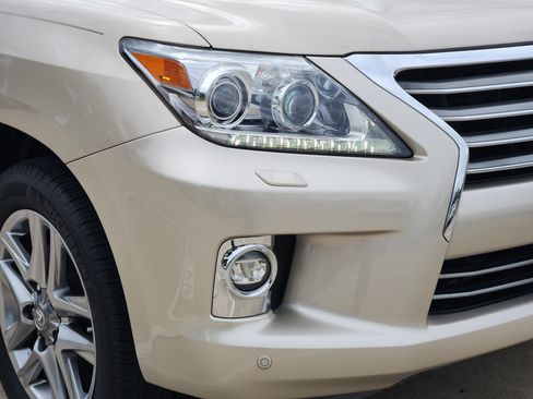 Used 2014 Lexus LX 570 4WD image 5