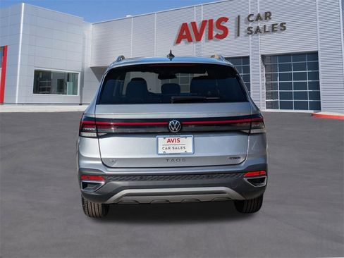 Used 2025 Volkswagen Taos SE image 7
