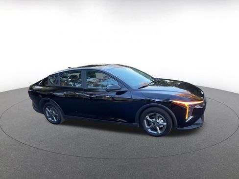 Used 2025 Kia K4 LXS image 2