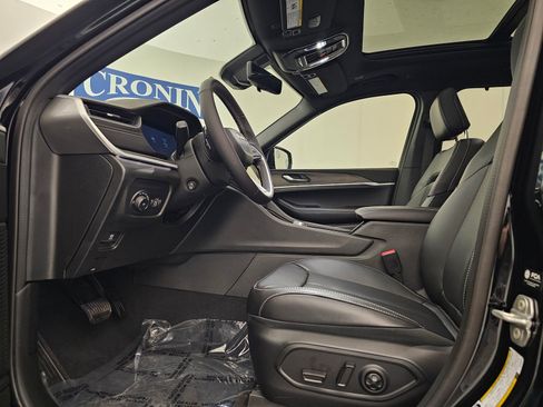 New 2025 Jeep Grand Cherokee Limited w/ Luxury Tech Group II image 13