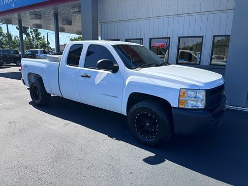 Used 2013 Chevrolet Silverado 1500 W/T w/ Skid Plate Package AWD/4WD image 2