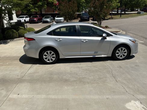 Used 2024 Toyota Corolla LE FWD image 11