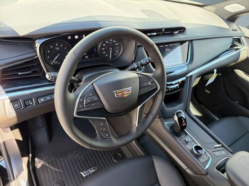 New 2026 Cadillac XT5 Premium Luxury w/ LPO, Floor Liner Package AWD/4WD image 4