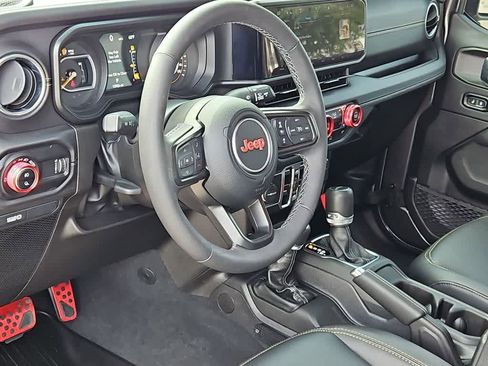 Used 2025 Jeep Gladiator Sport image 10