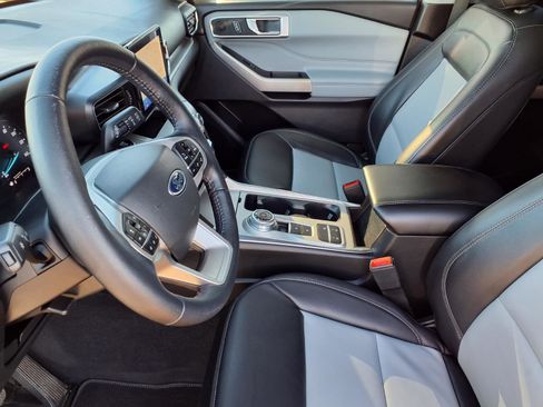 Used 2022 Ford Explorer XLT w/ Equipment Group 202A image 40