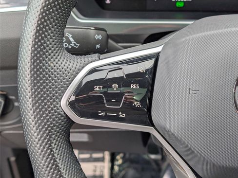 Used 2024 Volkswagen Tiguan SE R-Line image 23