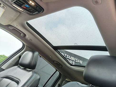 Used 2023 Jeep Grand Cherokee L Limited w/ Luxury Tech Group II AWD/4WD image 11
