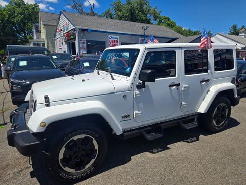 Used 2014 Jeep Wrangler Unlimited Sahara AWD/4WD image 7