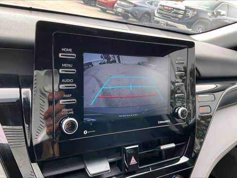 Used 2021 Toyota Camry LE image 23