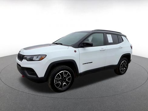 Used 2025 Jeep Compass Trailhawk image 8