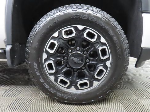 Used 2024 Chevrolet Silverado 2500 High Country w/ High Country Premium Package AWD/4WD image 9