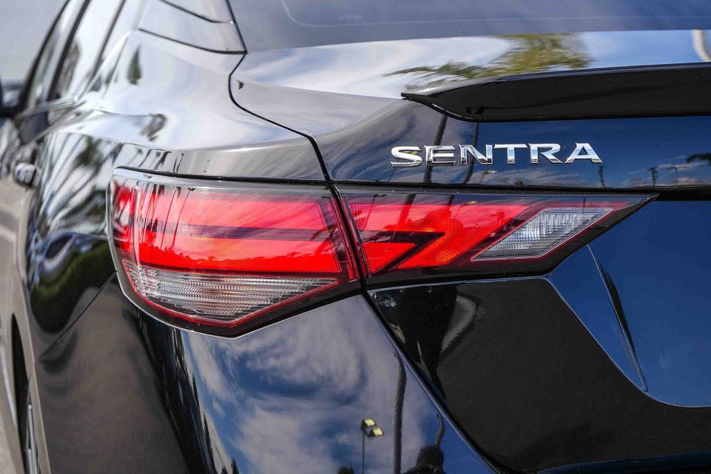 Used 2024 Nissan Sentra SR FWD image 11