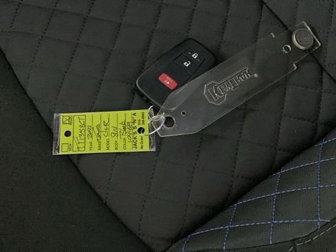 Used 2021 Toyota C-HR XLE image 39