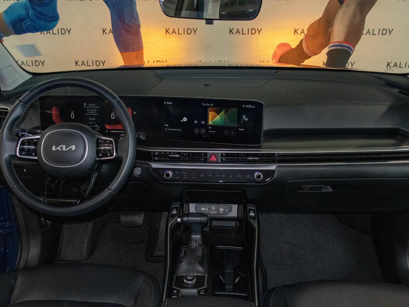 Used 2025 Kia Sorento S w/ Panoramic Sunroof Package FWD image 3