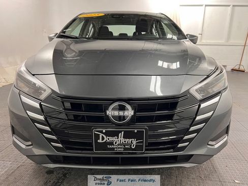 Used 2025 Nissan Versa SV FWD image 2